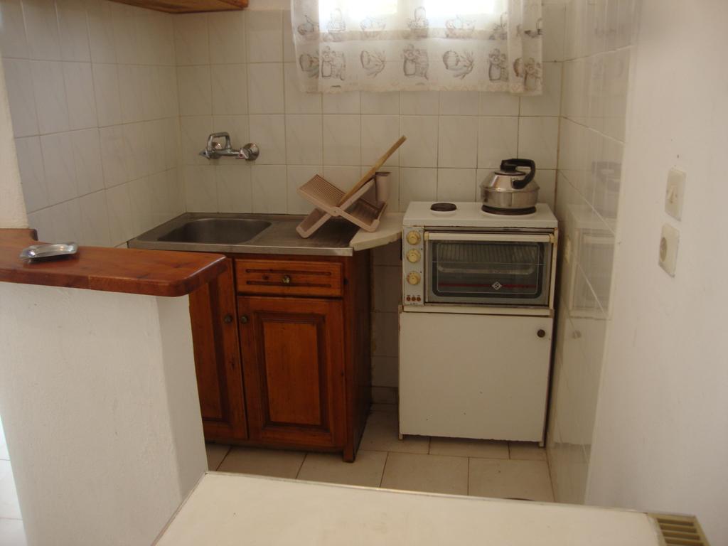 Alex Apartments Roda  Luaran gambar