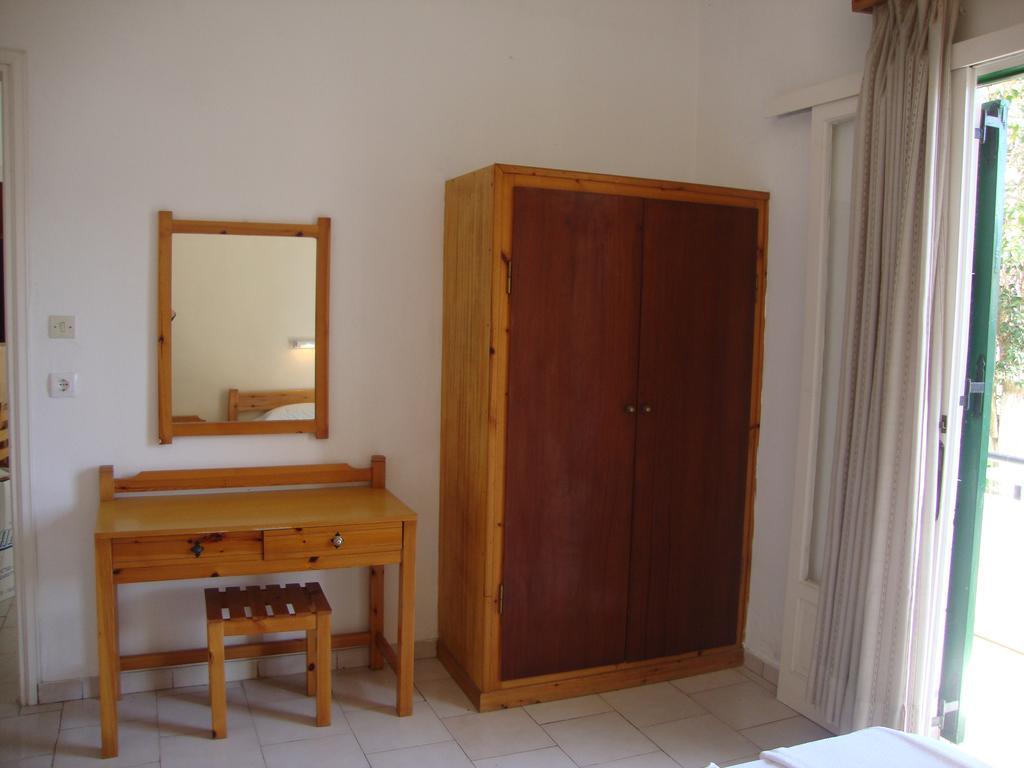 Alex Apartments Roda  Luaran gambar